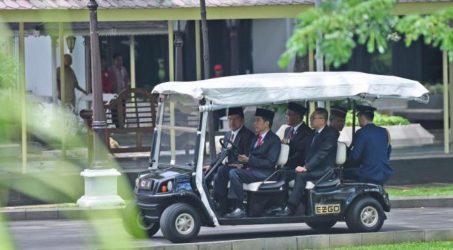 Jokowi nyetir golf car