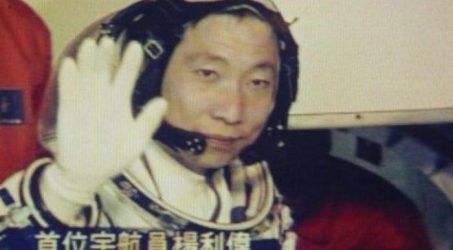 Sedang Berada di Luar Angkasa, Astronot Tiongkok Dikejutkan Suara Mengetuk