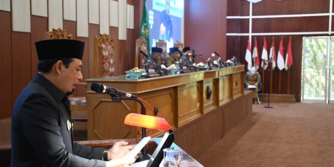 Wakil Walikota Bengkulu Dedy Wahyudi menyampaikan nota pengantar walikota tentang rancangan peraturan daerah APBD tahun 2022.(foto:media center kota bengkulu/progres.id)