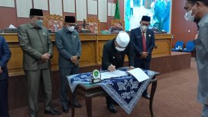 Walikota Bengkulu Helmi Hasan saat APBD 2022 di sahkan.(foto:media center kota bengkulu'progres.id)