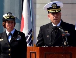 Laksamana Lisa Franchetti Perempuan Pertama yang Pimpin Angkatan Laut AS