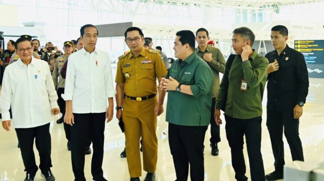 Presiden Joko Widodo meninjau bandara kertajati
