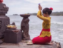 ritual agama hindu di Bali dan lombok