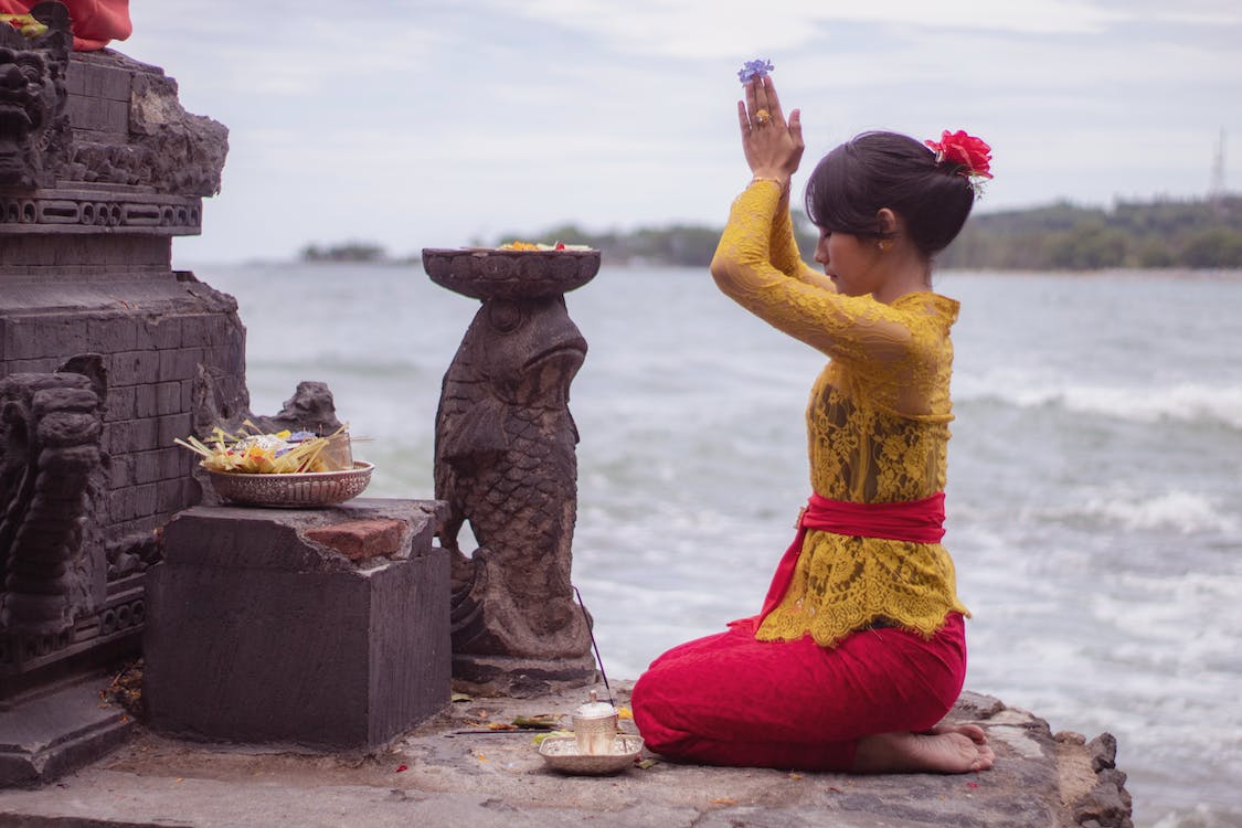 ritual agama hindu di Bali dan lombok