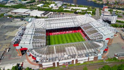 stadion sepakbola manchester united