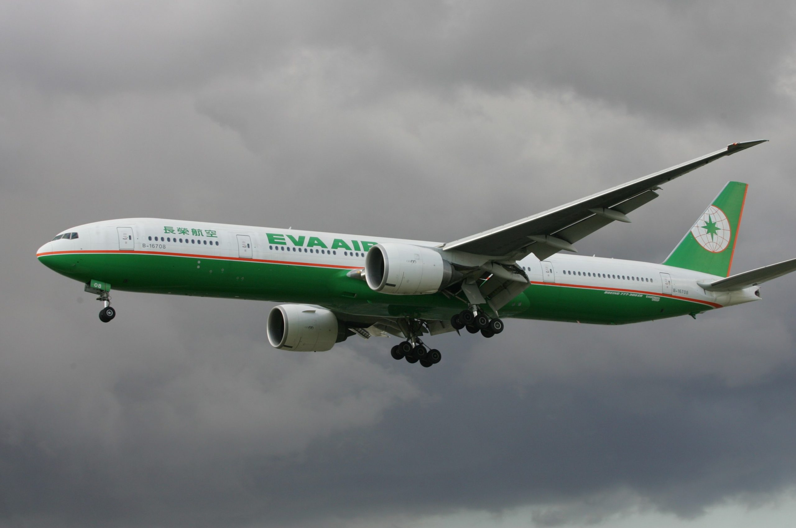 pesawat eva air