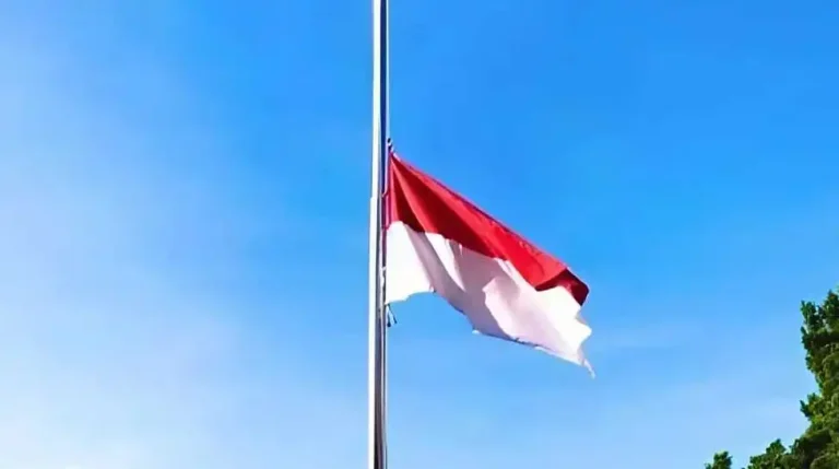 bendera merah putih setengah tiang