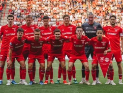 Calon Bek Timnas Indonesia Mees Hilgers Siap Hadapi Manchester United: Ini Fakta Menarik dari Laga MU vs FC Twente!
