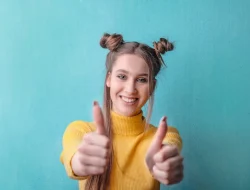 👍 Jempol Atas atau Thumbs Up: Simbol Persetujuan yang Sederhana Namun Penuh Makna