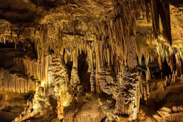 stalaktit dan stalagmit aktif