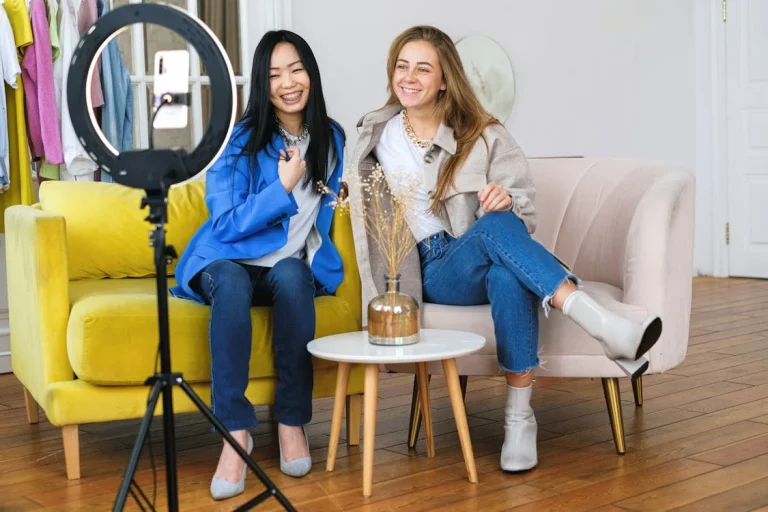 online di media sosial tiktok instagram
