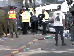 Truk Tabrak Halte di Dekat Markas Mossad Tel Aviv, Seorang Tewas 32 Kritis