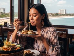 10 Tempat Makan Nasi Lawar Paling Enak di Bali yang Wajib Kamu Coba!