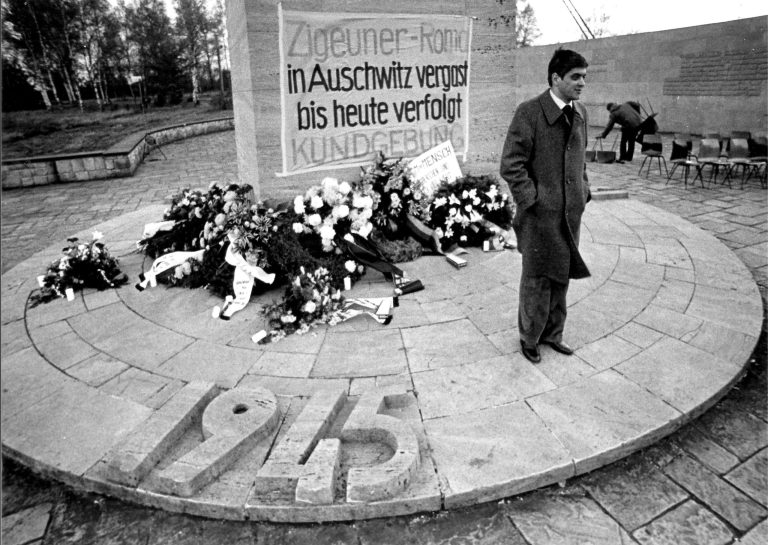 peringatan roma holocaust