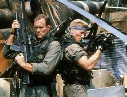 Sinopsis Film Operation Delta Force 2: Mayday (1997): Aksi Tim Elite Amerika Melawan Teror Senjata Mematikan di Laut Lepas