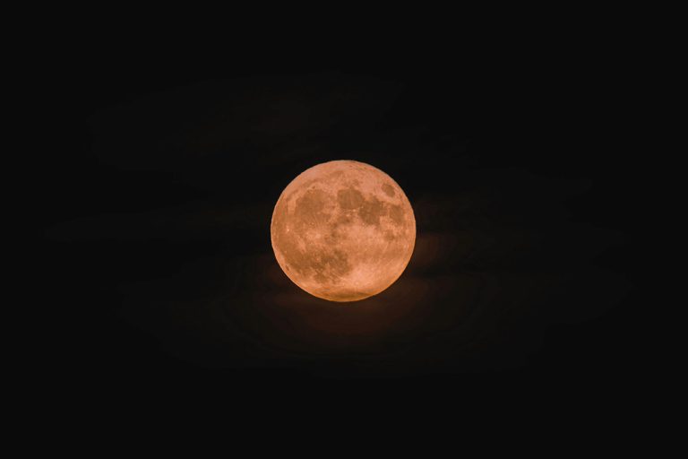 ilustrasi supermoon