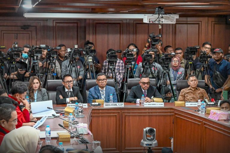 sidang mkd dpr ri untuk adies kadir nafa urbach uaya kuya eko patrio dan ahmad sahroni