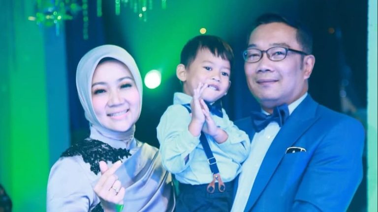 foto ridwan kamil atalia dan arkana