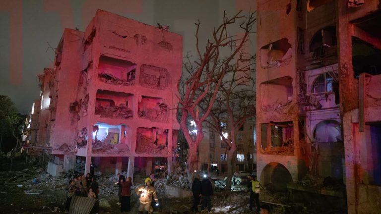 rudal iran hancurkan arad dan dimona