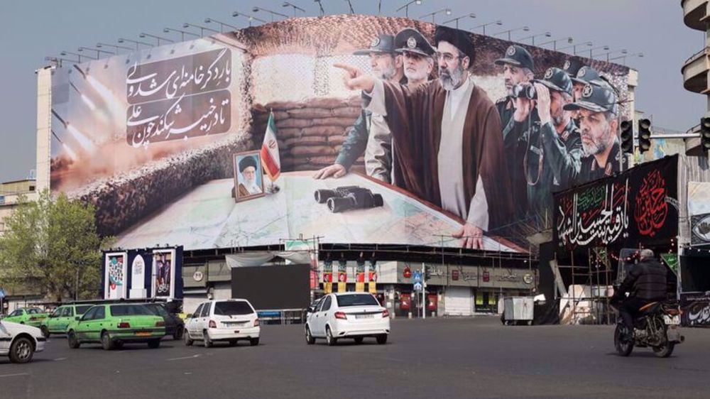 baliho besar di teheran