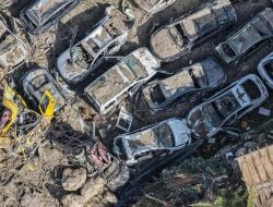 Rudal Iran Hantam Permukiman di Israel, Bangunan Hancur dan Lebih 100 Unit Mobil Hangus