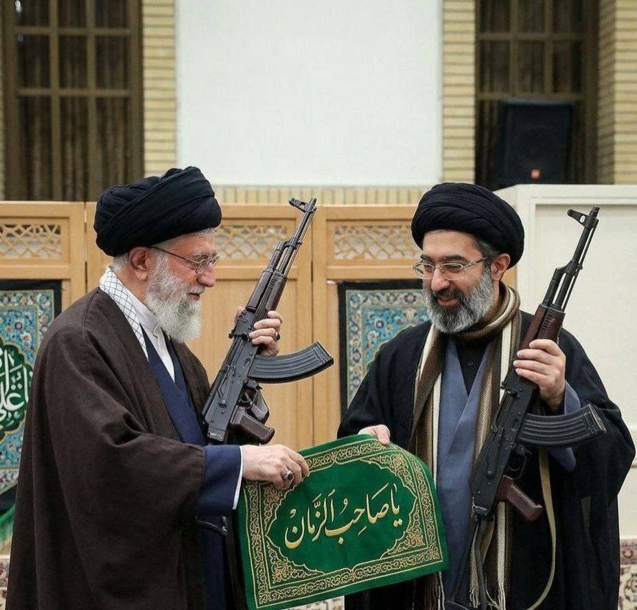 ayatollah ali khamanei dan motjaba khamenei