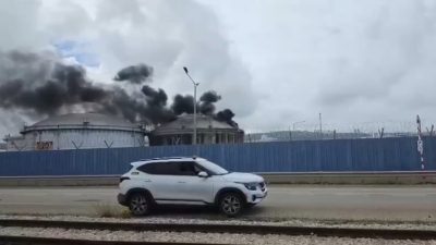 kilang minyak haifa terbakar