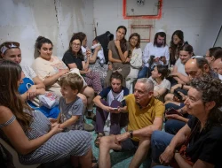 Warga Israel Berulang Kali Masuk Keluar Bunker akibat Serangan Iran, Media Ibrani Sebut hingga 18 Kali Semalam