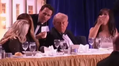 trump dan istri harus dievakuasi