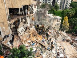 Tim Penyelamat di Haifa Kewalahan Evakuasi Mayat dari Runtuhan Gedung Akibat Rudal Iran