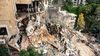 Tim Penyelamat di Haifa Kewalahan Evakuasi Mayat dari Runtuhan Gedung Akibat Rudal Iran