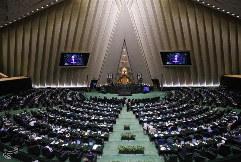 suasana rapat di gedung parlemen iran