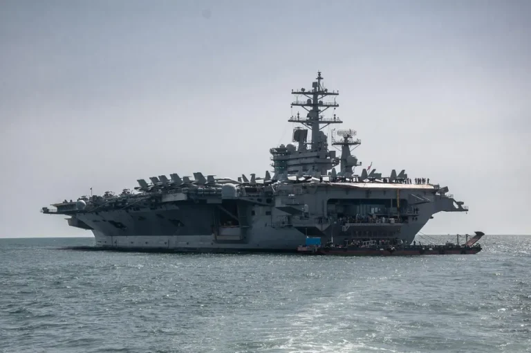 kapal induk uss eisenhower