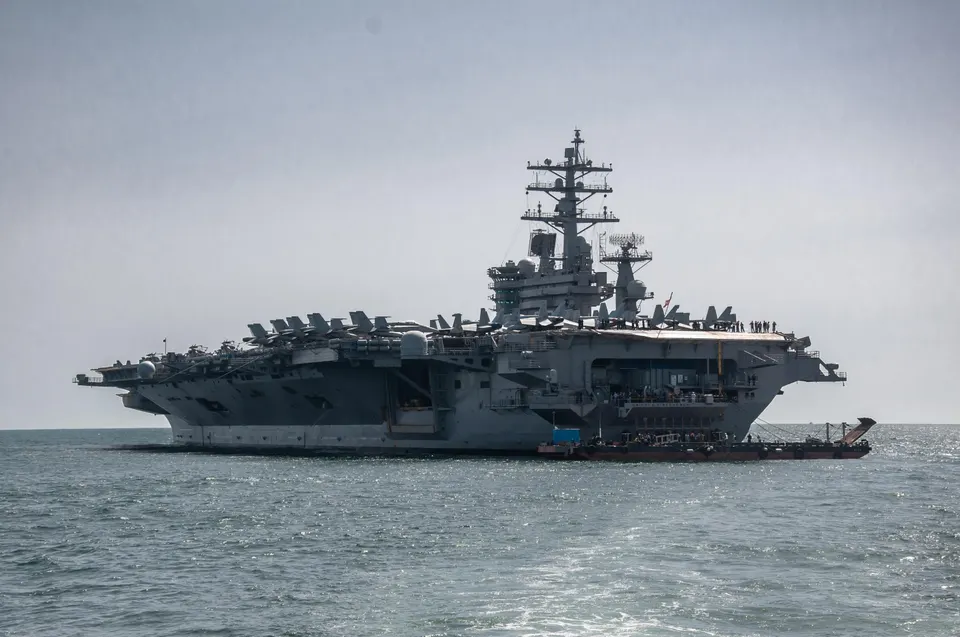 kapal induk uss eisenhower