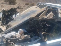 Warga Iran Kumpulkan Puing Jet Tempur, Diangkut dengan Gerobak Dorong