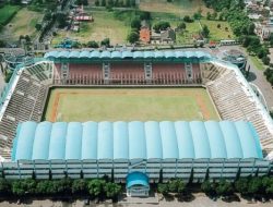 Laga PSBS vs Malut United Mendadak Ditunda! Hujan Deras dan Petir Lumpuhkan Stadion Maguwoharjo