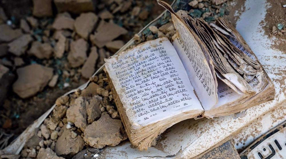 taurat di puing kehancuran sinagoga teheran