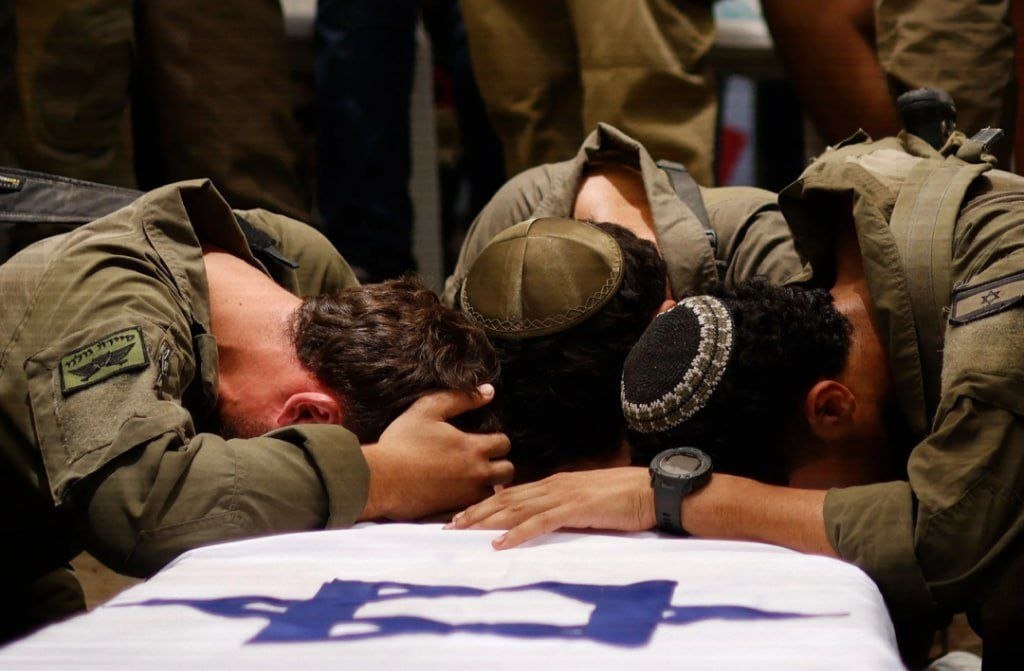 tentara zionis meratapi temannya tewas