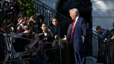 Trump Murka Saat Manifesto Pelaku Penembakan Dibacakan Reporter
