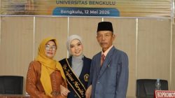 Kisah Inspiratif Bapak Syapwan dan Ibu Sanariah, Orang Tua Asal Kepahiang yang Sukses Antarkan Dua Anaknya Raih Gelar Doktor