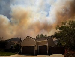Api “Sandy Fire” Mengamuk di Los Angeles, Ribuan Warga Dievakuasi