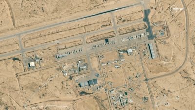 pangkalan militer di gurun irak