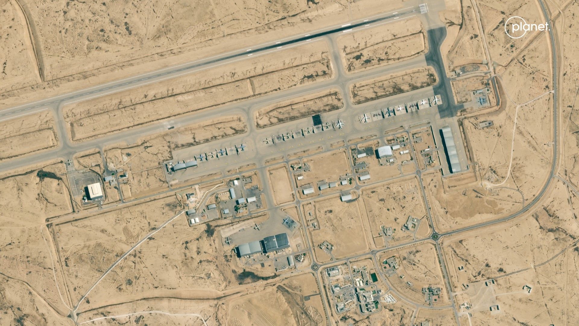 pangkalan militer di gurun irak