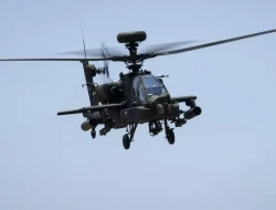 Helikopter Apache AS Jatuh Ditembak di Selat Hormuz, Trump Akan Balas
