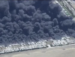 Gudang Raksasa Pemasok Alat Medis di California Dilalap Api, Ribuan Meter Persegi Hangus