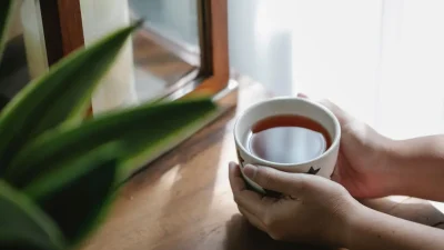 menikmati teh