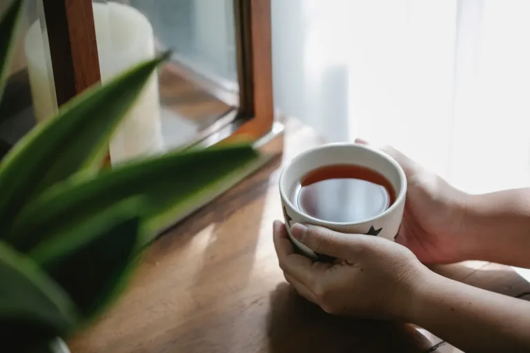 menikmati teh