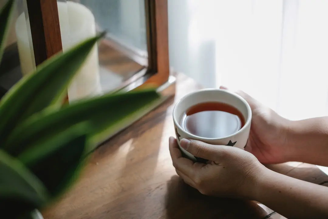 menikmati teh