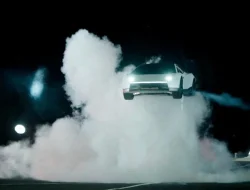 tesla flying roadster