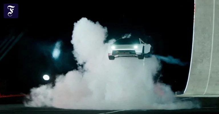 tesla flying roadster